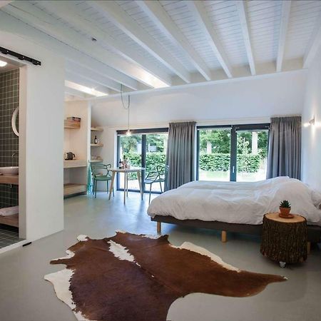 Uitgerust Voor Zaken Bed & Breakfast Херенвен Екстериор снимка