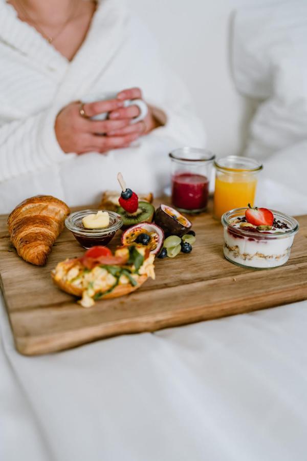 Uitgerust Voor Zaken Bed & Breakfast Херенвен Екстериор снимка