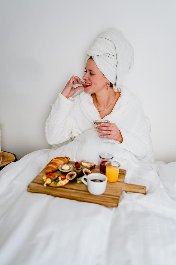 Uitgerust Voor Zaken Bed & Breakfast Херенвен Екстериор снимка